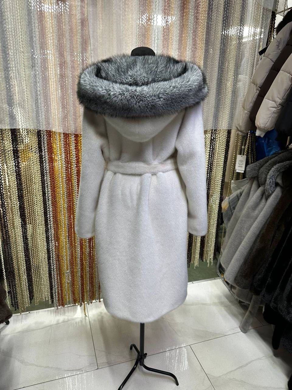 бобрик белая шуба шуба с чернобуркой,шуба белая норка,шуба из бобрика,шуба норка,шуба норковая белая