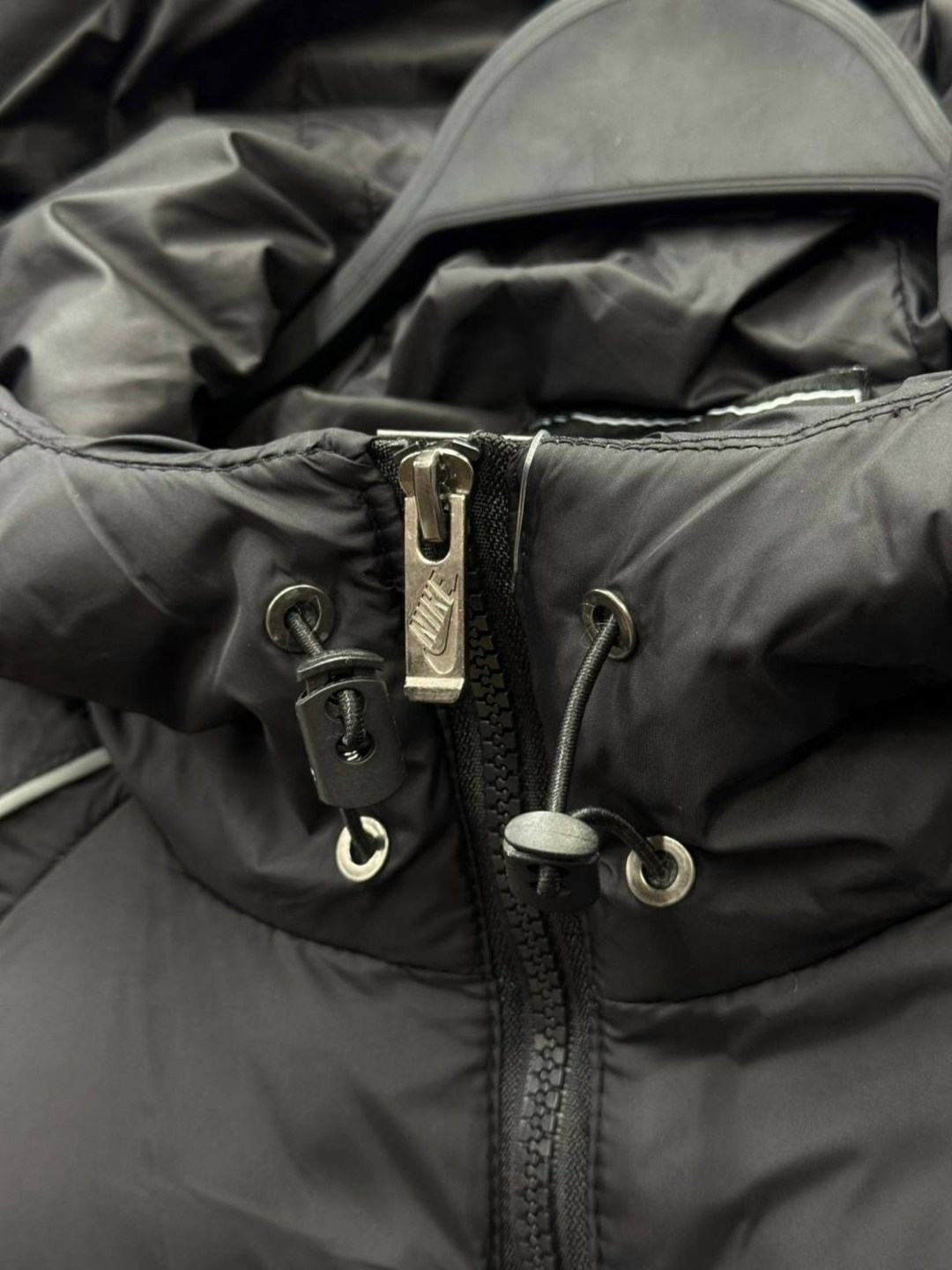 мужские пуховики nike,куртка зимняя nike,куртка мужская зимняя nike,стильные пуховики,куртка мужская nike