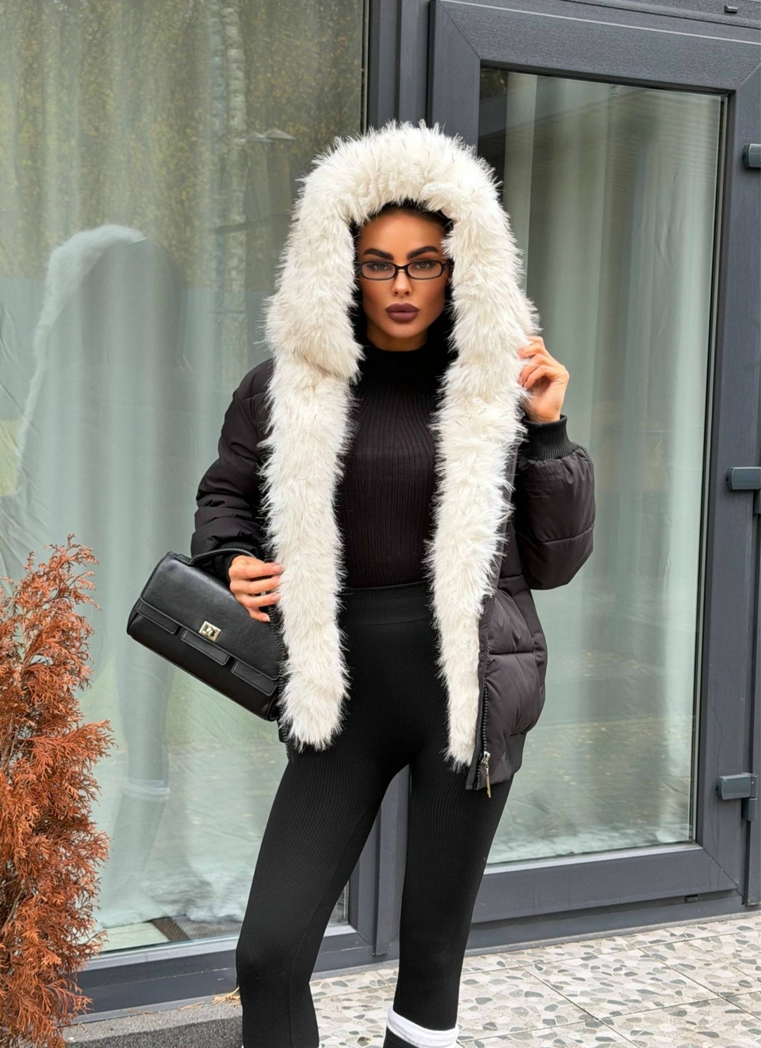 женская зимняя куртка,куртка зимняя,куртка женская,куртка зимняя женская черная с белым мехом,куртки зима