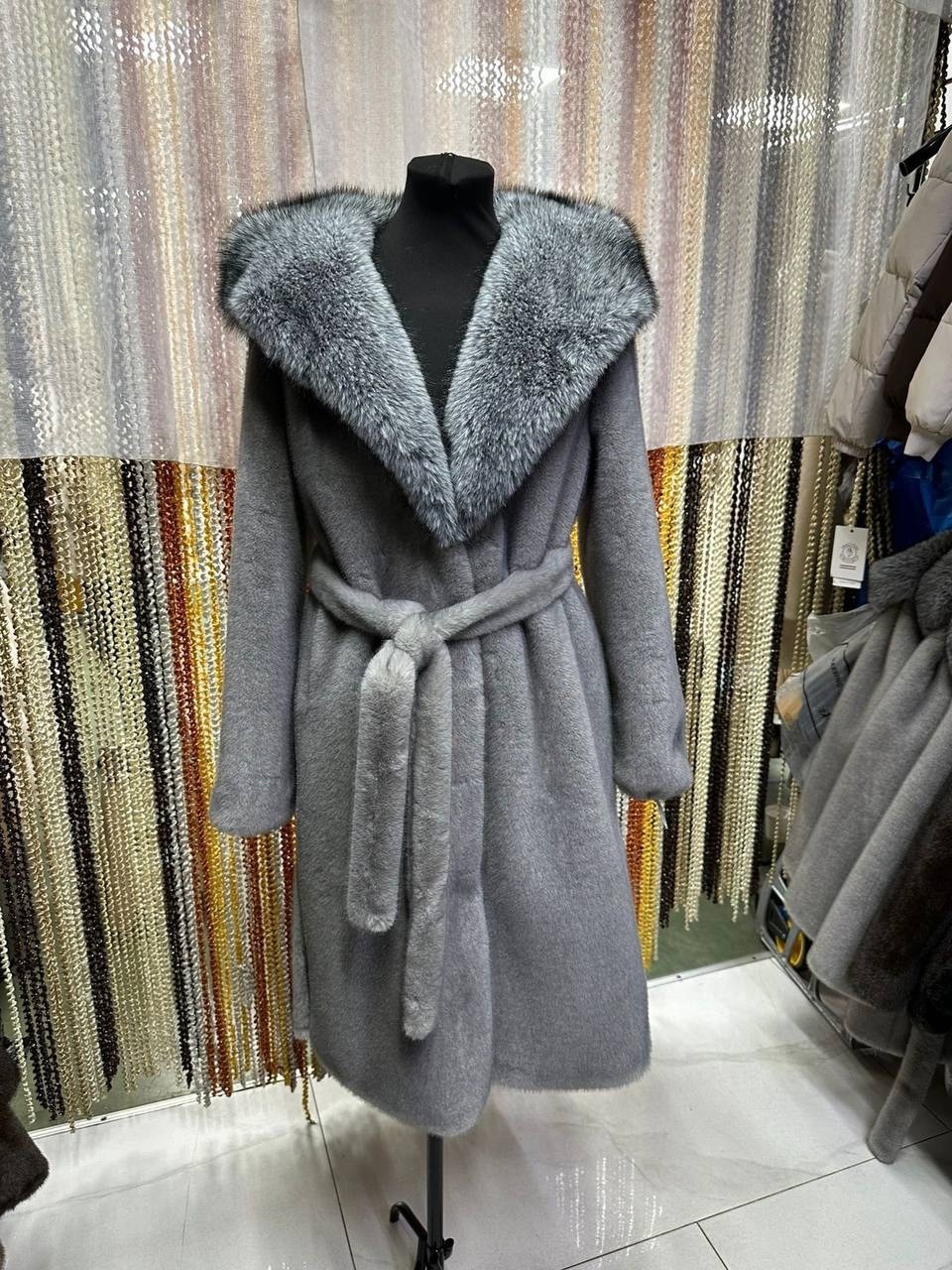 бобрик белая шуба шуба с чернобуркой,шуба белая норка,шуба из бобрика,шуба норка,шуба норковая белая