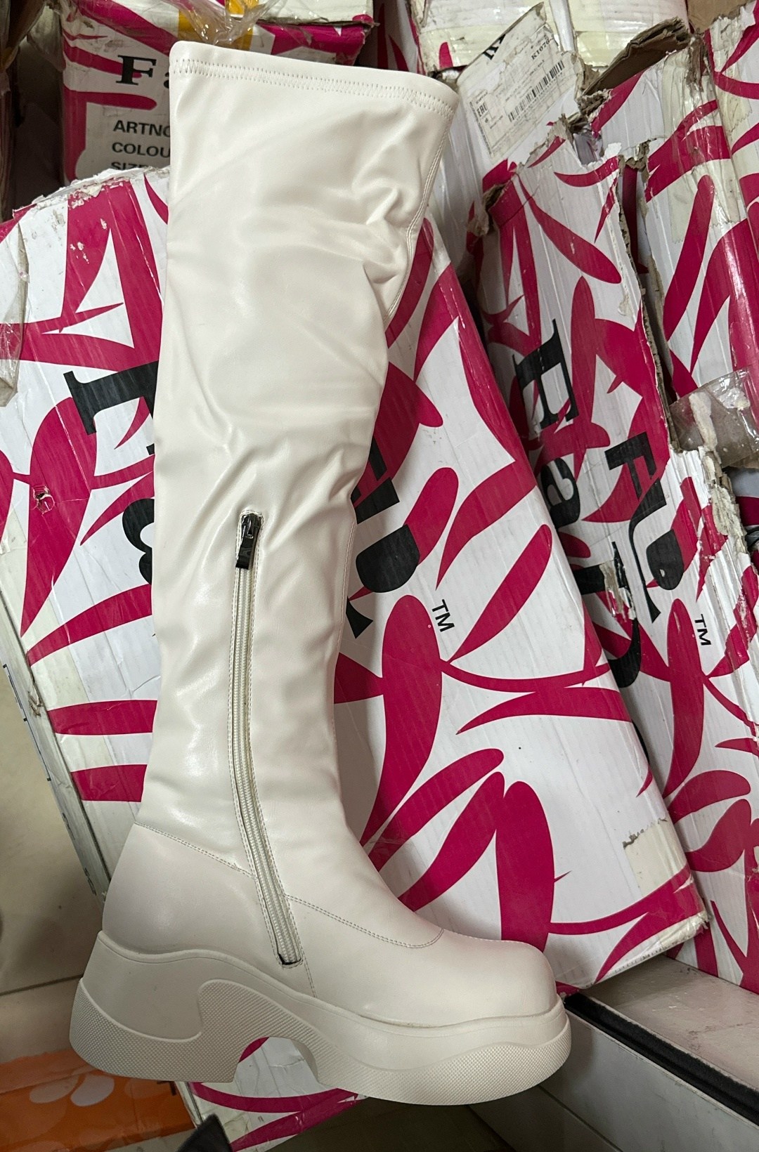 ботфорты женские,демисезонные ботфорты,,сапоги ботфорты,белые ботфорты