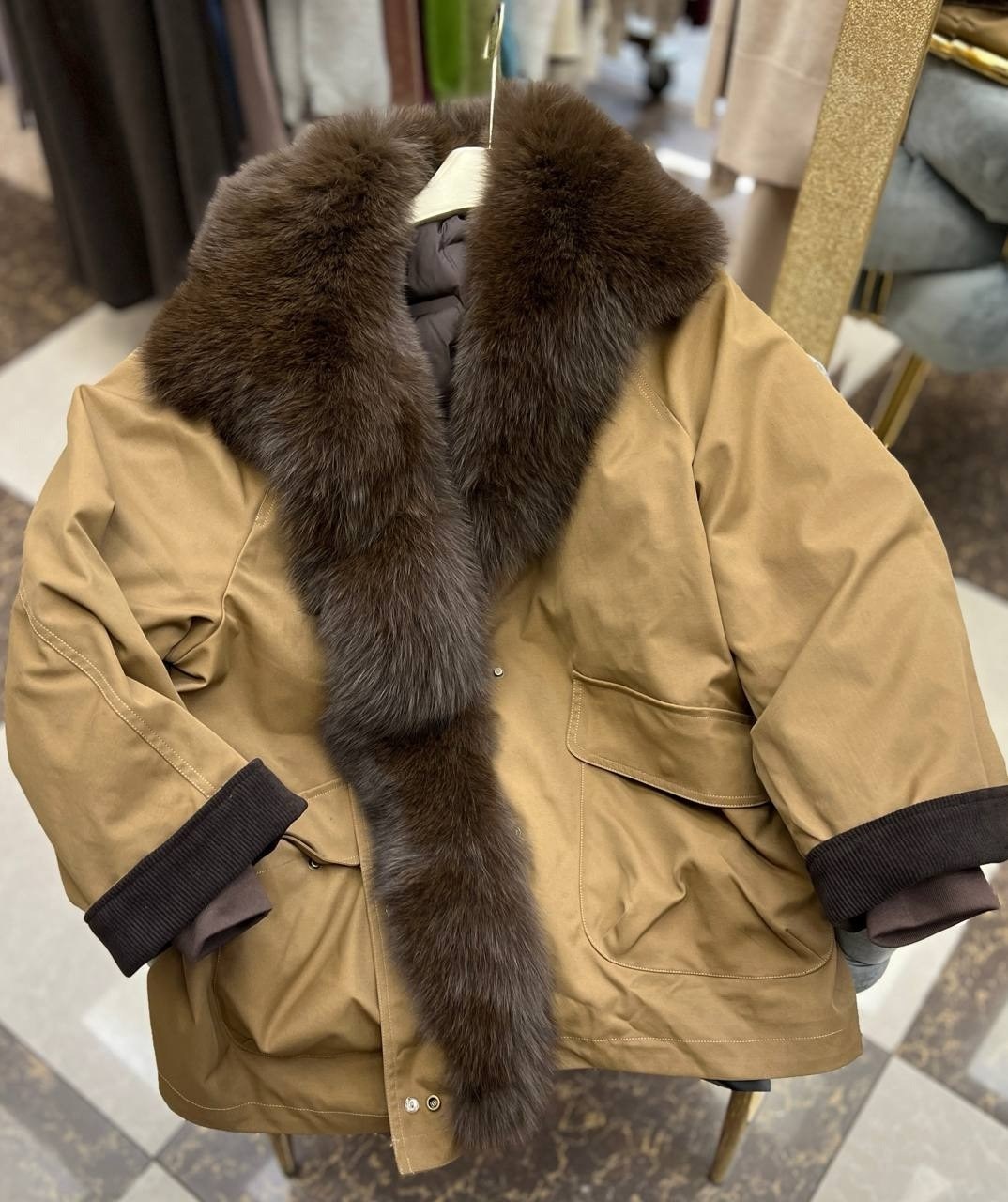 парка с натуральным мехом,парка женская с натуральным мехом,парка с мехом,зеленая парка с мехом,парка с меховым