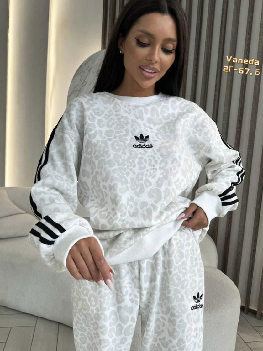 спортивный костюм женский adidas,спортивные костюмы женские,спортивные костюм,костюм двойка женская,женские костюмы