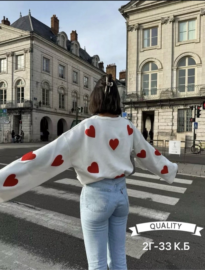 свитер оверсайз с сердечками,свитеры оверсайз с принтом сердечки,свитер оверсайз с сердечками вязаный,свитер сердце оверсайз,свитер женский оверсайз с сердечками