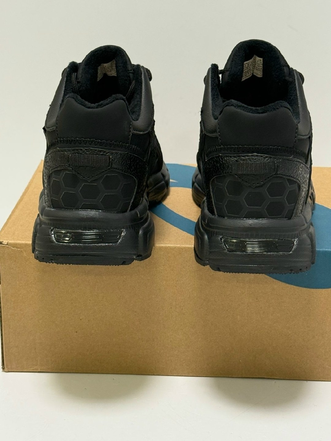 кроссовки,оригинальные кроссовки,черные кроссовки,мужские кроссовки,женские кроссовки