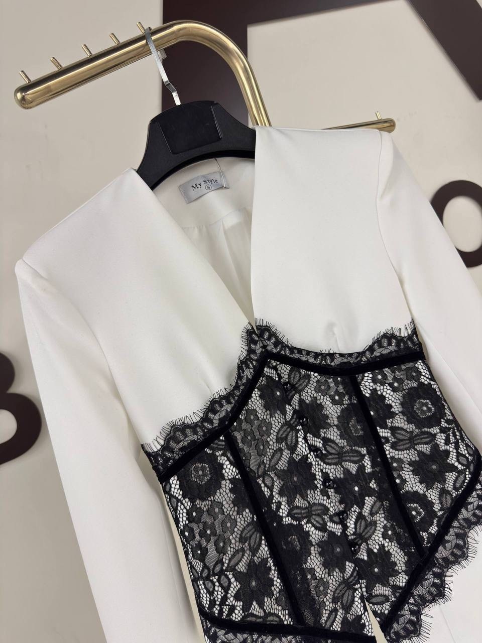 жакет с кружевом,пиджак с кружевом,модное платье,боди с кружевами,платье и жакет