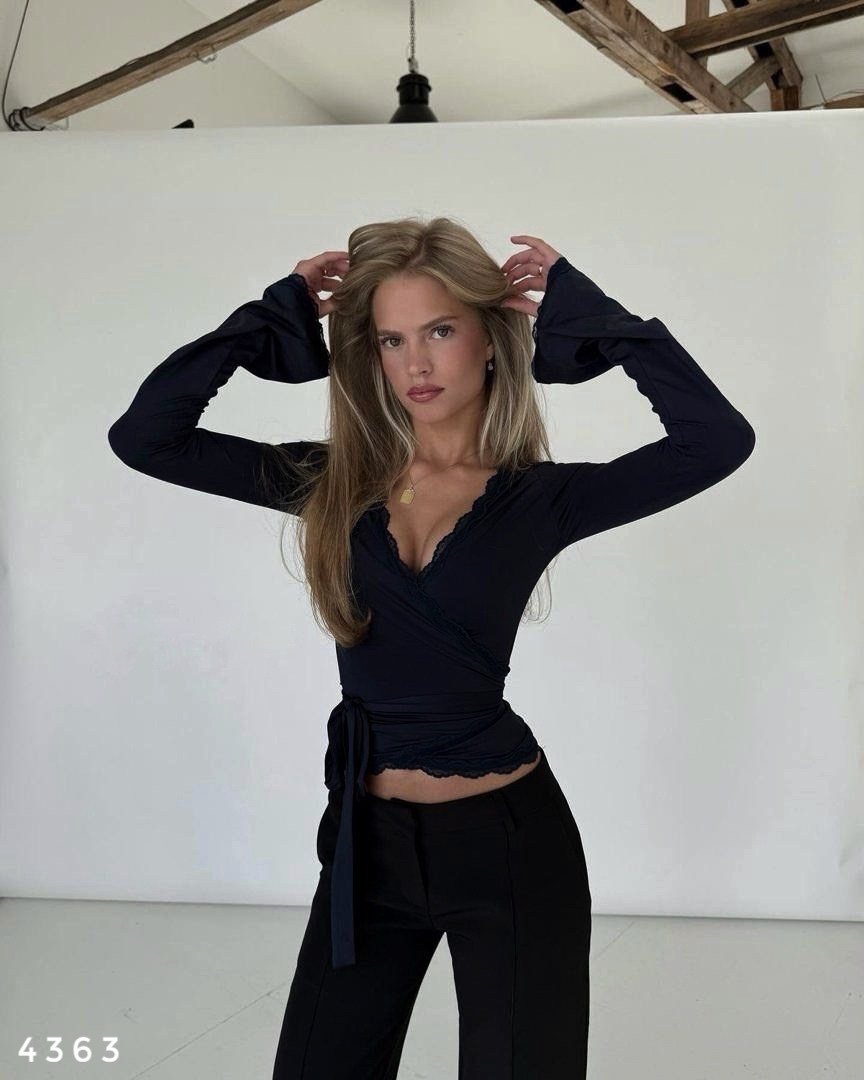 кофта с вырезом,кофта женский,трикотажный костюм,блузка женская