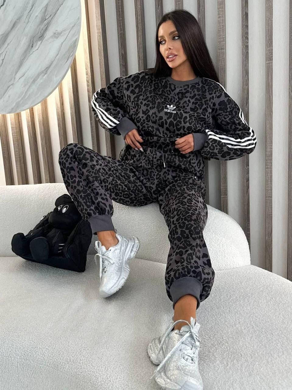 спортивный костюм женский adidas,спортивные костюм,adidas спортивный костюм,спортивные женские костюмы,женские костюмы