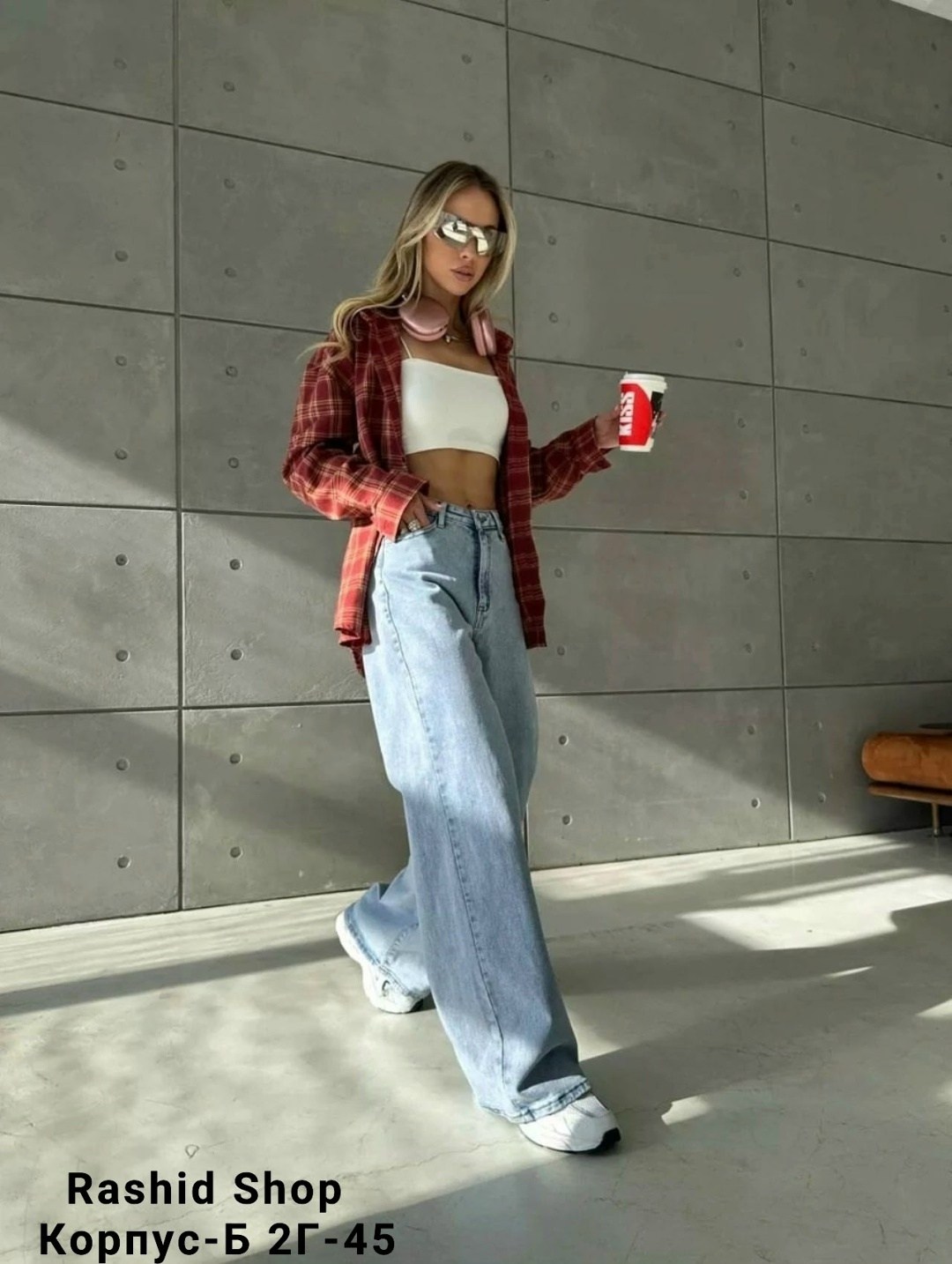 джинсы широкие,модные джинсы,женские джинсы широкие,женские джинсы,голубые широкие джинсы