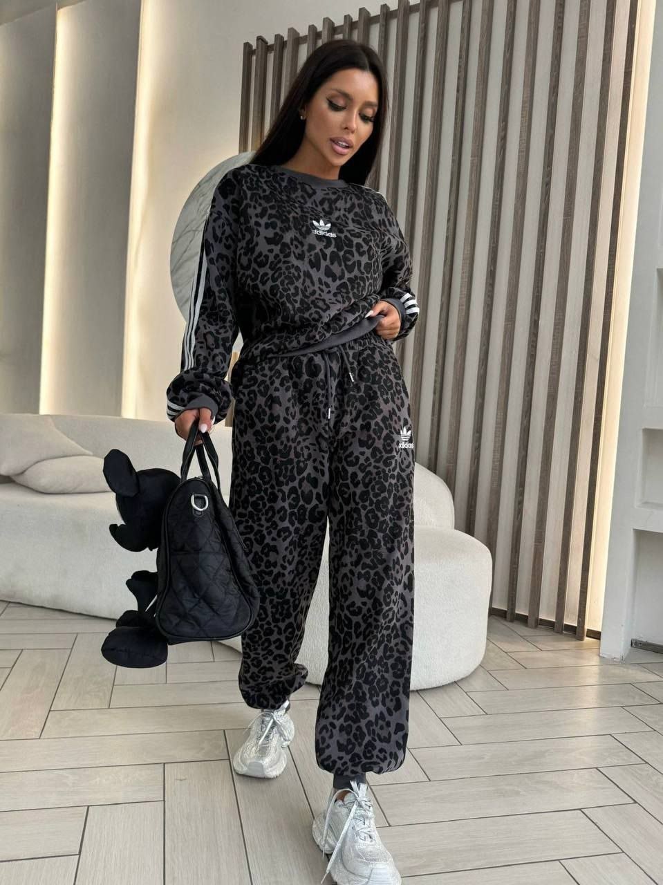 спортивный костюм женский adidas,спортивные костюм,adidas спортивный костюм,спортивные женские костюмы,женские костюмы