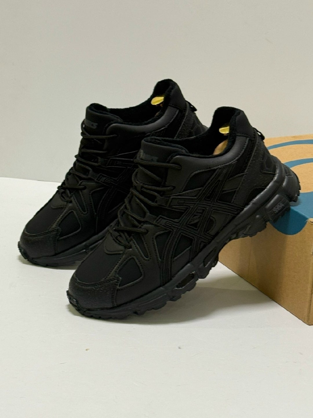 кроссовки,оригинальные кроссовки,черные кроссовки,мужские кроссовки,женские кроссовки