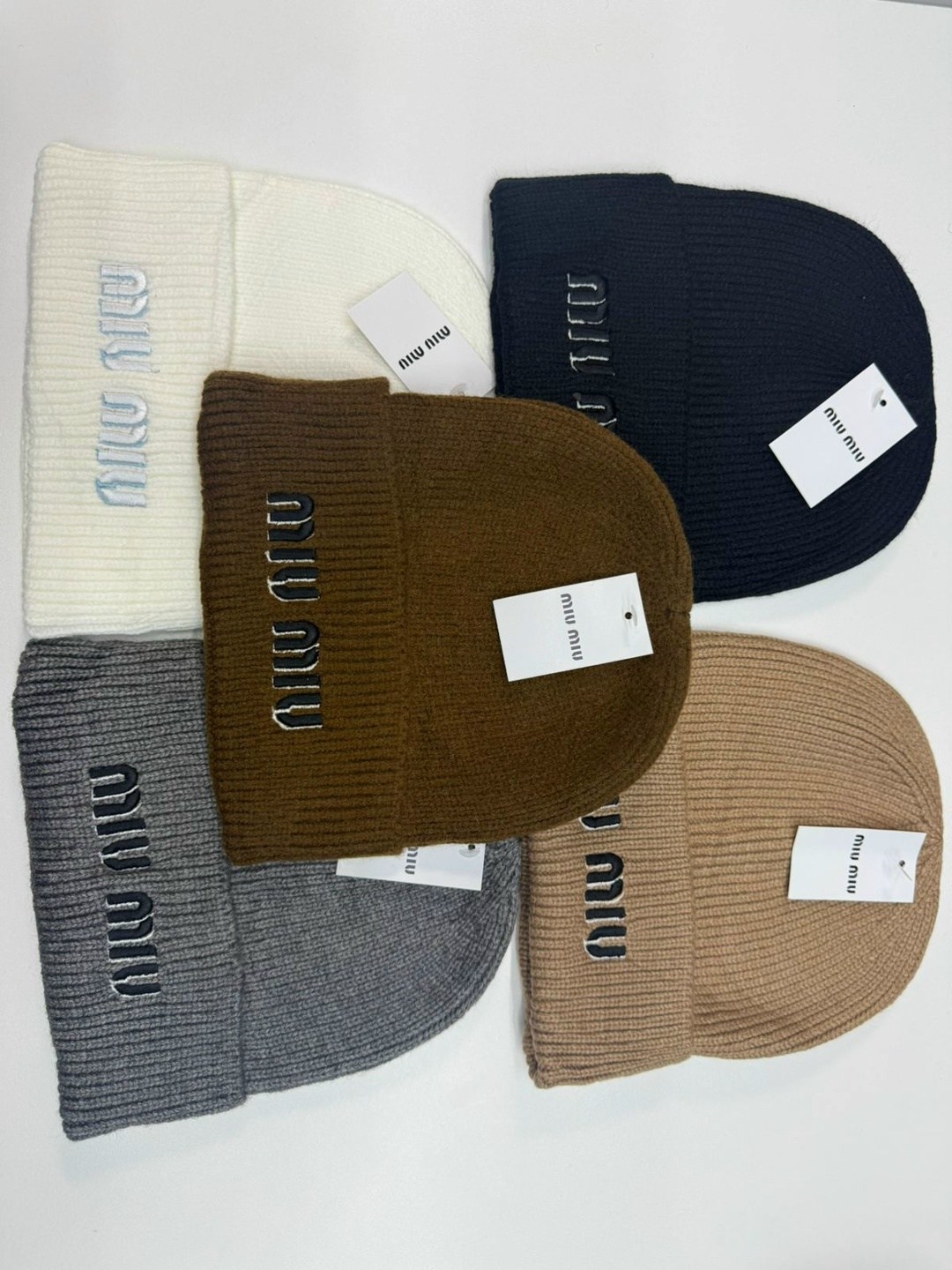 шапка miu miu,шапка celine,шапка бини,шапка модная,вязаная шапка