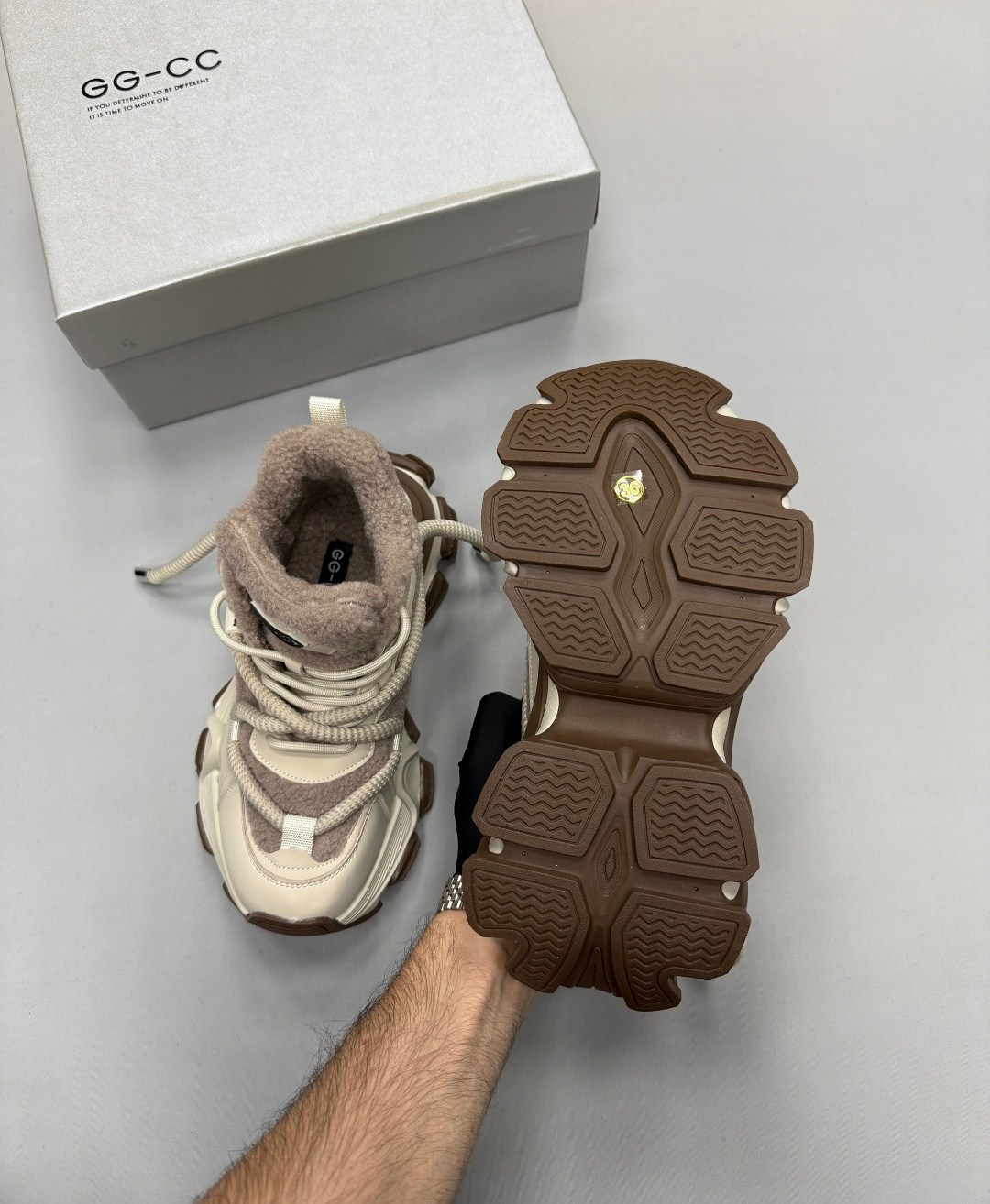 ,кроссовки женскиe,женские массивные кроссовки,массивные кроссовки,кроссовки модные