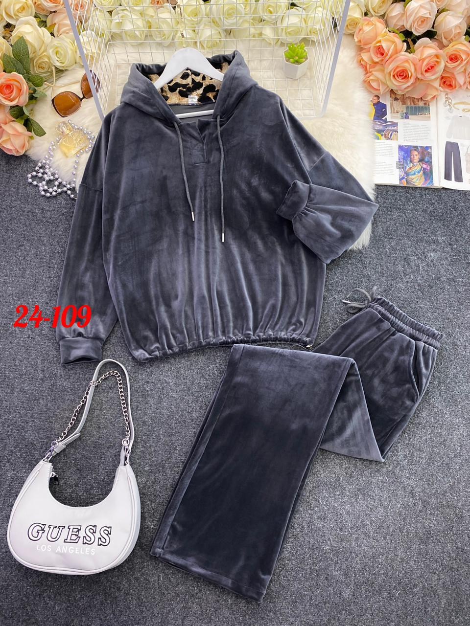 cпортивный костюм велюровый,велюровый спортивный костюм женски,велюровый костюм,велюровые костюмы женские,костюм женский велюр