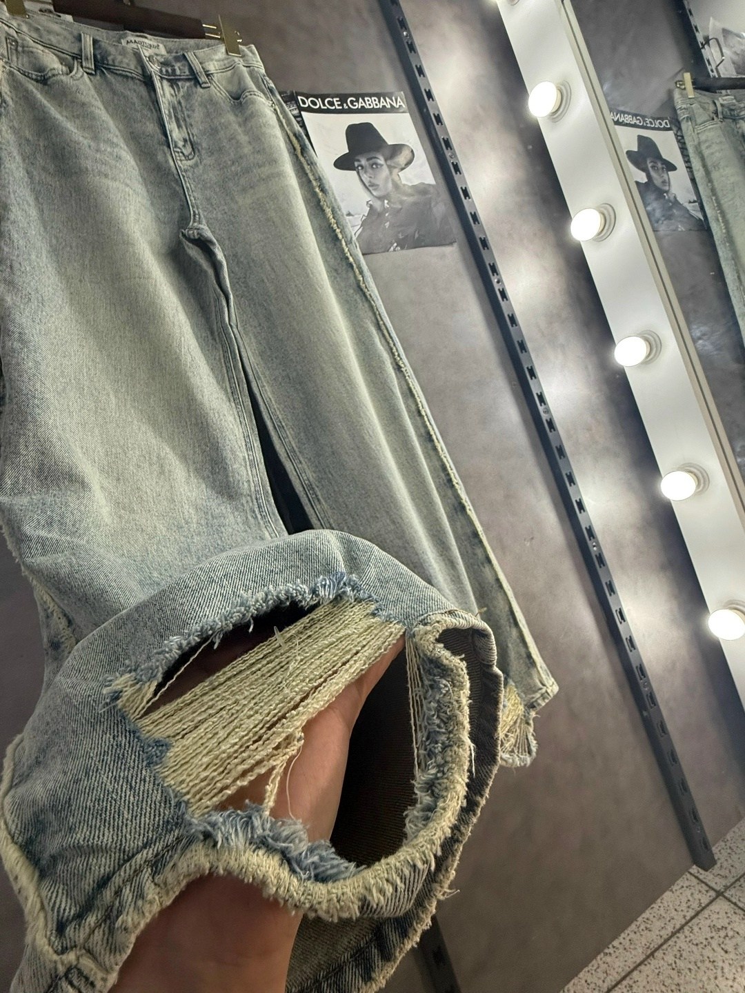 джинсы стильные,женские джинсы,широкие джинсы,модные джинсы,джинсы джинсы