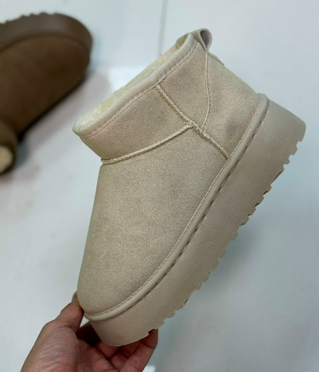 женские угги,,укороченные угги,женская зимняя ,ботинка женские зимние