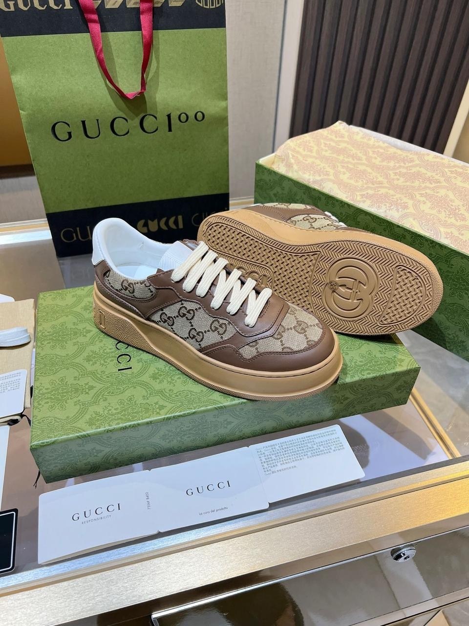 кроссовки женские gucci,кроссовки гуччи женские белые,гуччи кроссовки женские белые с зеленым,кроссовки gucci,кроссовки гуччи белые
