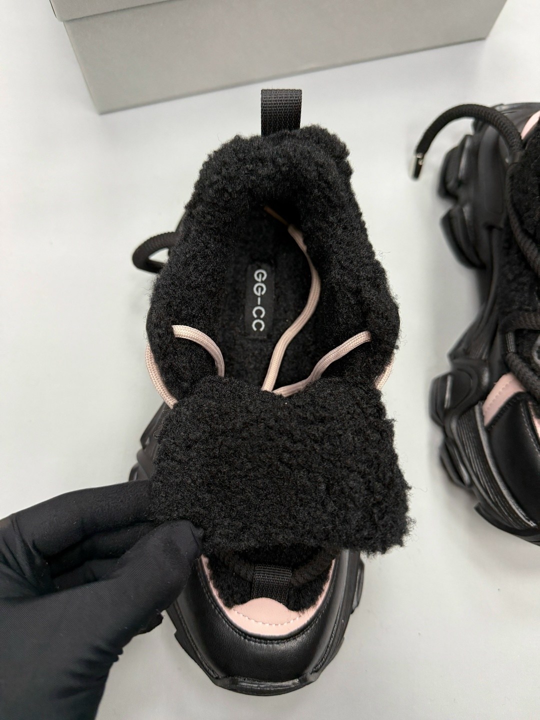 ,кроссовки женскиe,женские массивные кроссовки,массивные кроссовки,кроссовки модные