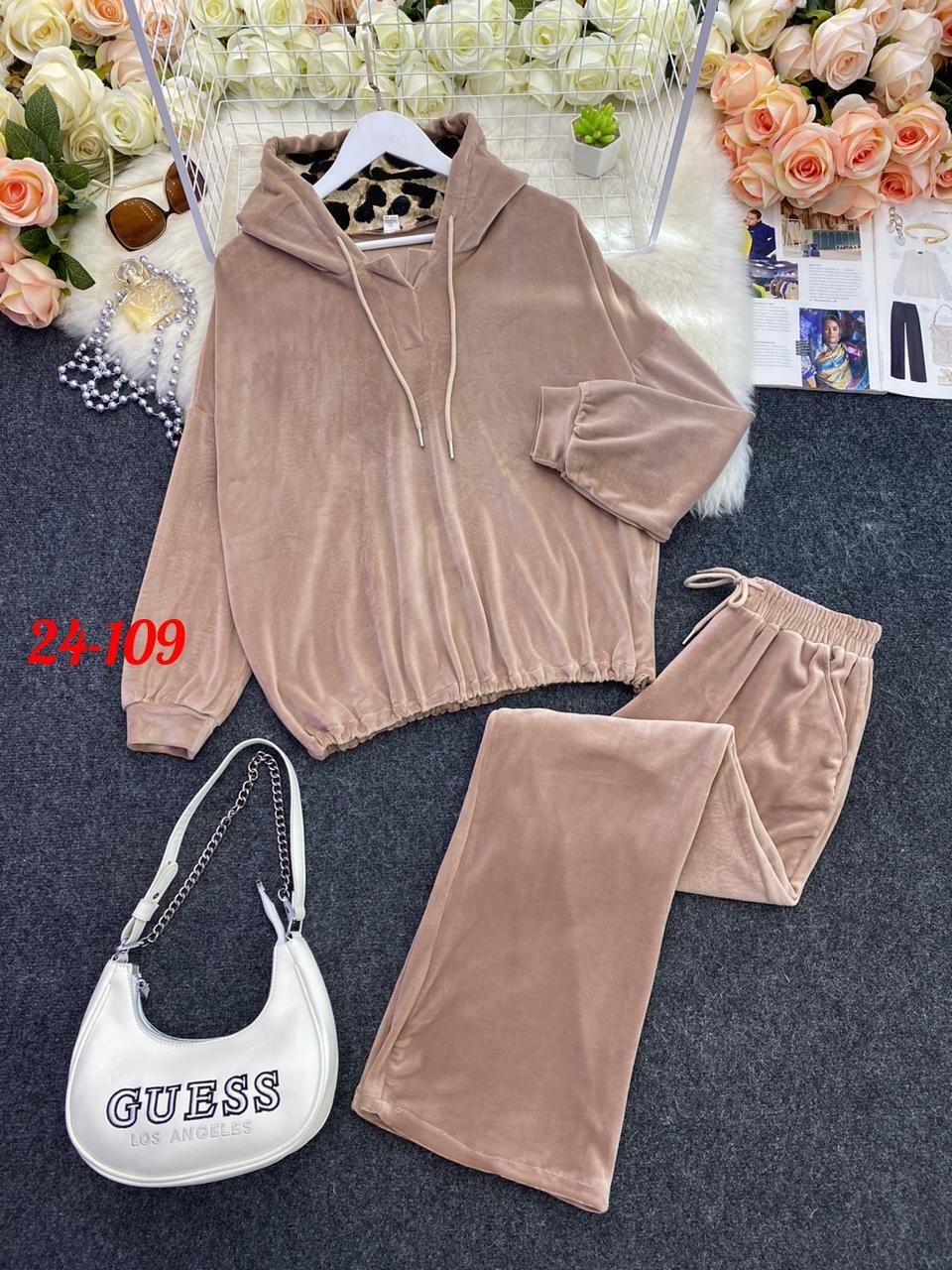cпортивный костюм велюровый,велюровый спортивный костюм женски,велюровый костюм,велюровые костюмы женские,костюм женский велюр