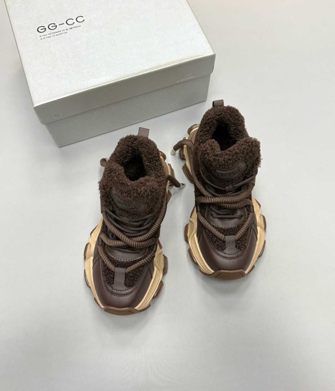 ,кроссовки женскиe,женские массивные кроссовки,массивные кроссовки,кроссовки модные