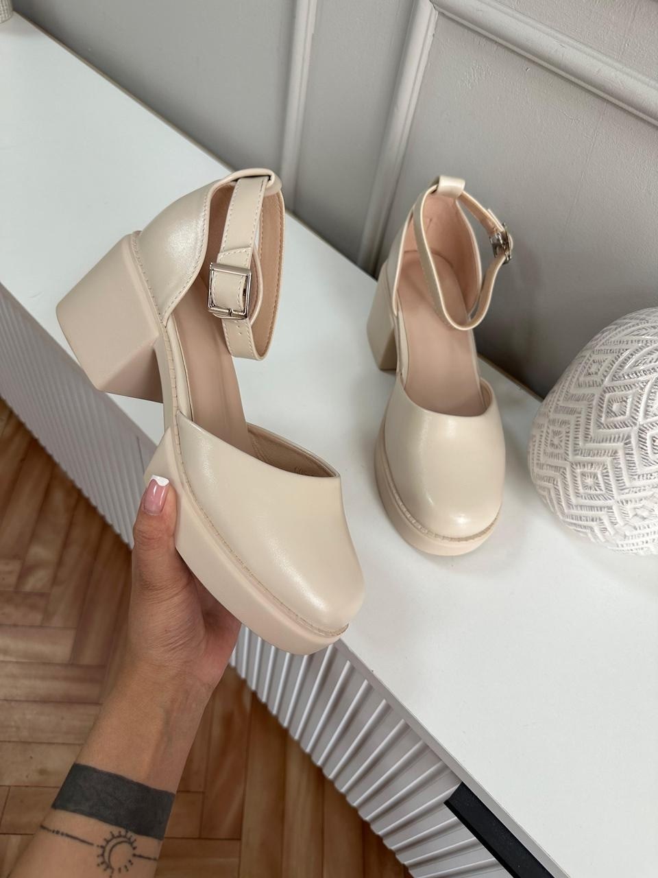 ,туфли женские,босоножки на каблуках,бежевые босоножки,босоножки бежевые на платформе