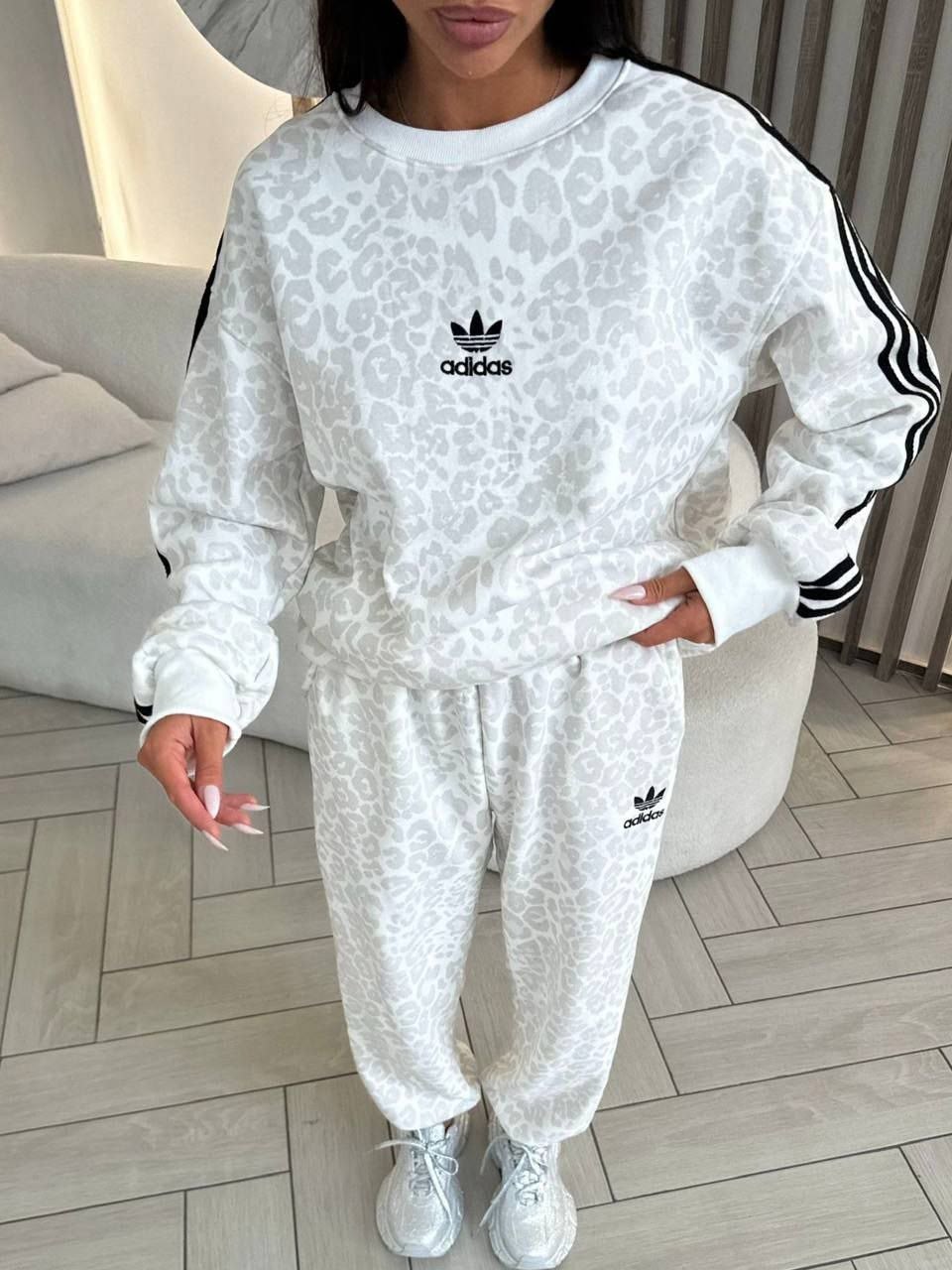 спортивный костюм женский adidas,спортивные костюм,adidas спортивный костюм,спортивные женские костюмы,женские костюмы