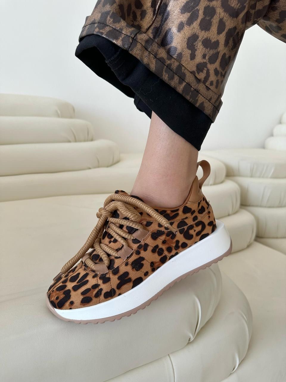 ,кроссовки леопардовые,стиль под леопардовые кроссовки,женские кроссовки с леопардовым принтом,кроссовки женскиe