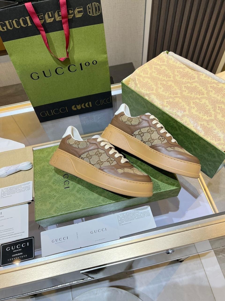 кроссовки женские gucci,кроссовки гуччи женские белые,гуччи кроссовки женские белые с зеленым,кроссовки gucci,кроссовки гуччи белые