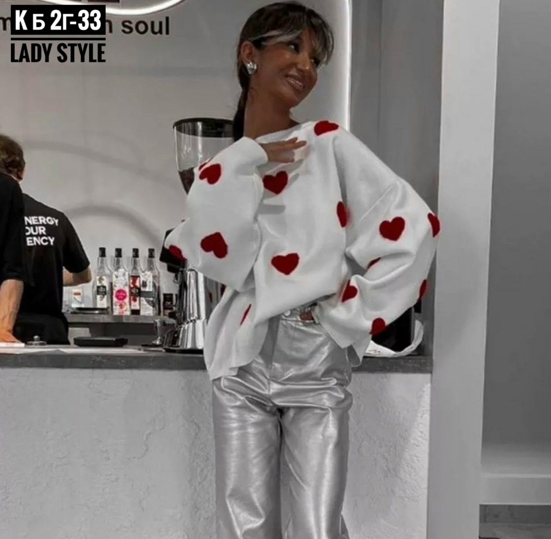 свитер с сердечками,модные свитера,свитер с сердечками оверсайз,свитер с сердцем,свитер оверсайз с сердцами