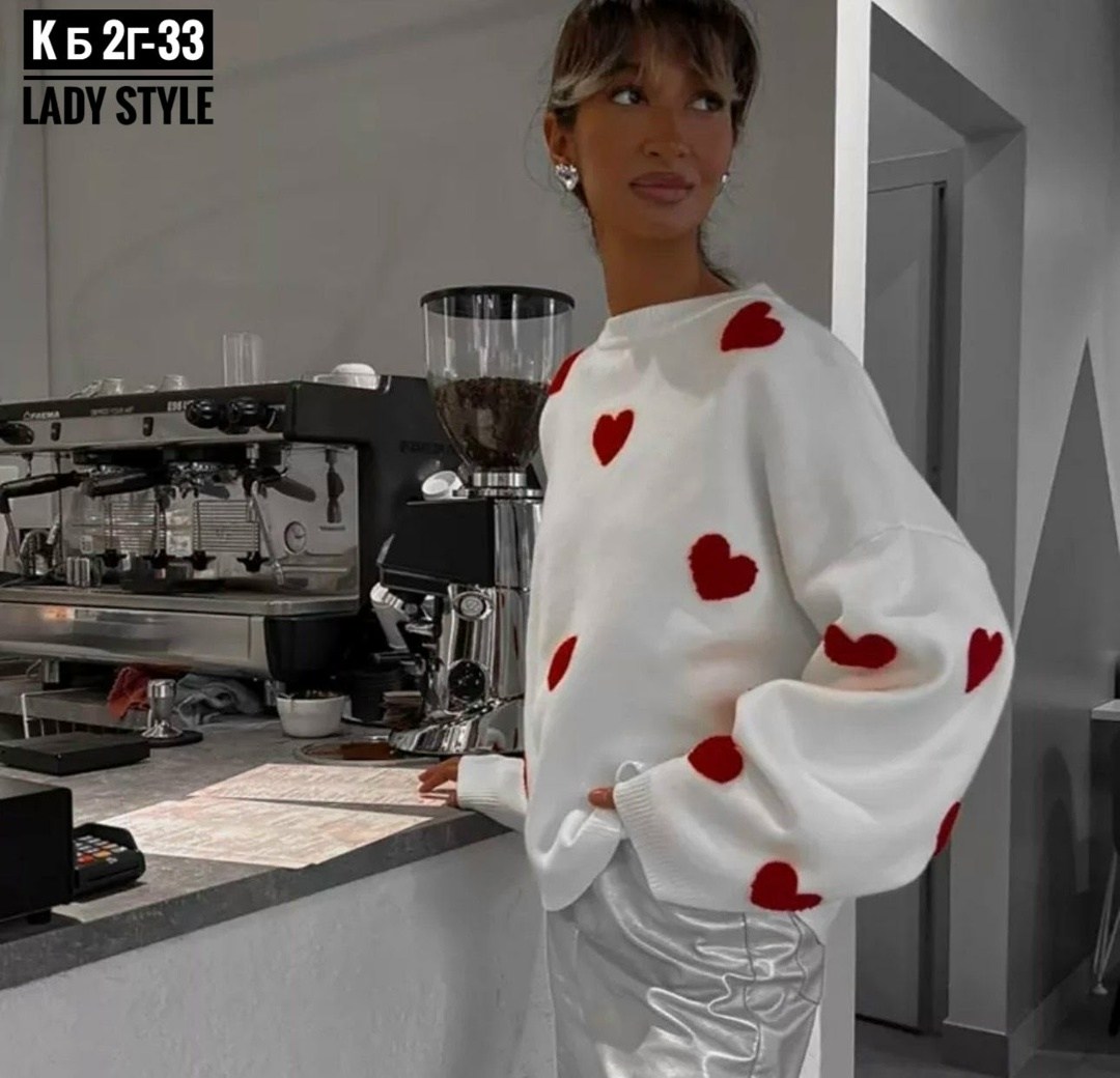 свитер с сердечками,модные свитера,свитер с сердечками оверсайз,свитер с сердцем,свитер оверсайз с сердцами