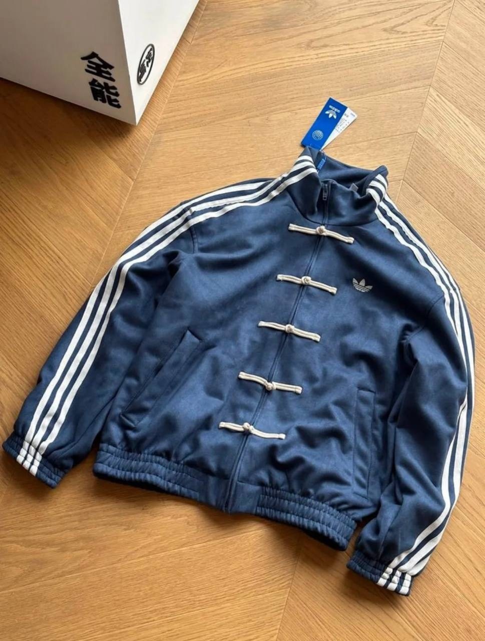 женская куртка бомбер,куртка бомбер adidas,куртка бомбер,спортивная куртка,куртка женская