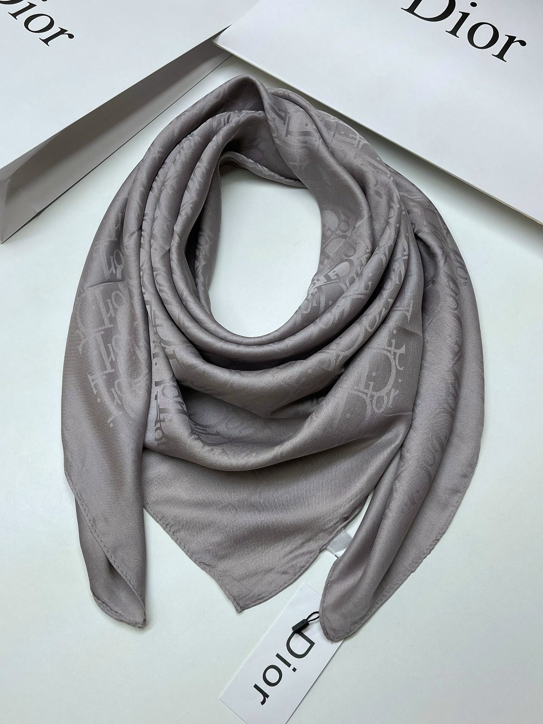 платок шелковый однотонный,брендовый платок,женский платок,шарф платок,платки шёлковы на шею