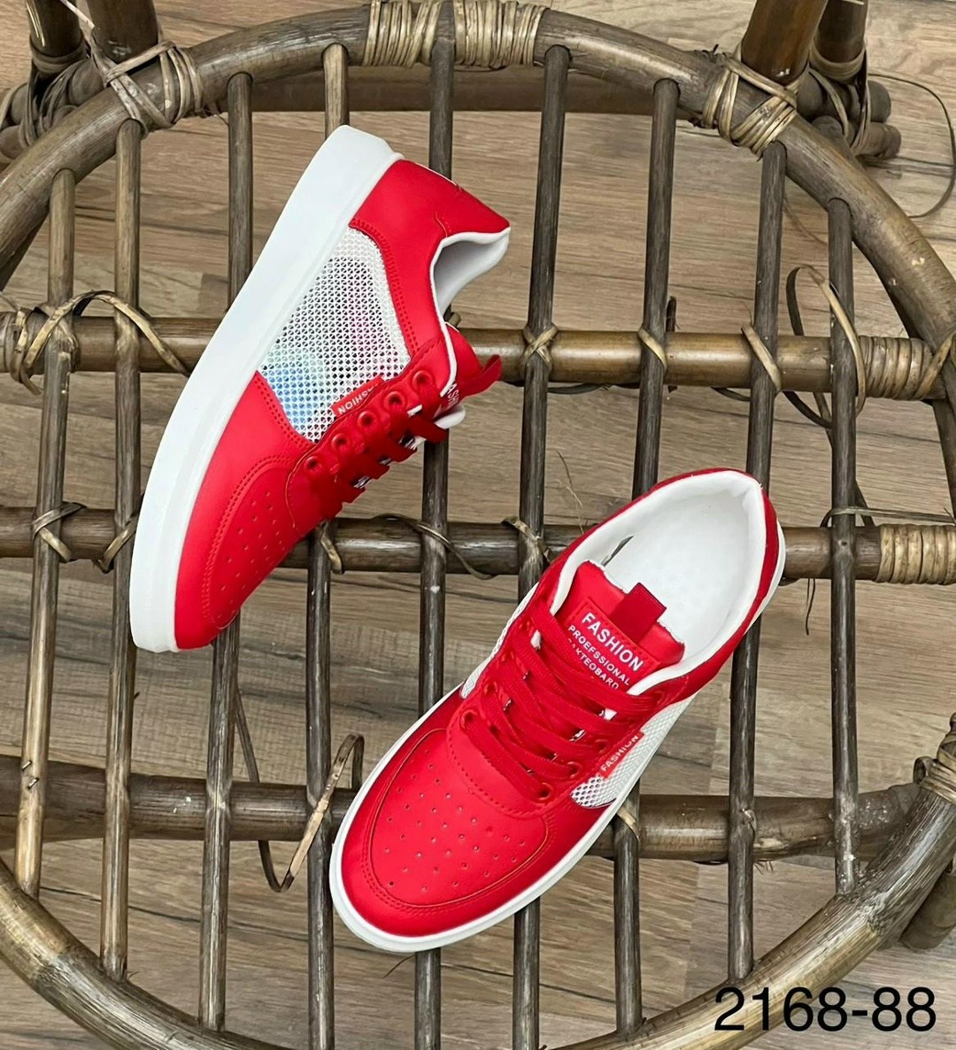 ,кеды красные женские,красные кеды женские с перфорацией,красные кеды,женские кеды