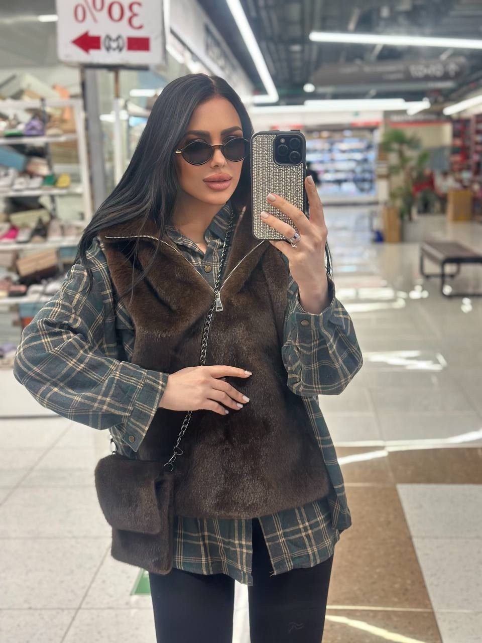 стильная одежда,куртка модная,девушка модная,модели брюнетки