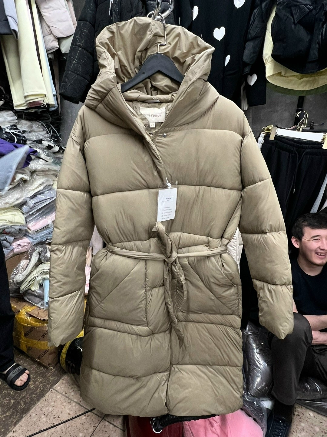 куртка зимняя женская,куртка женская бежевая,пуховик оверсайз с поясом,пуховик оверсайз,стильные пуховики