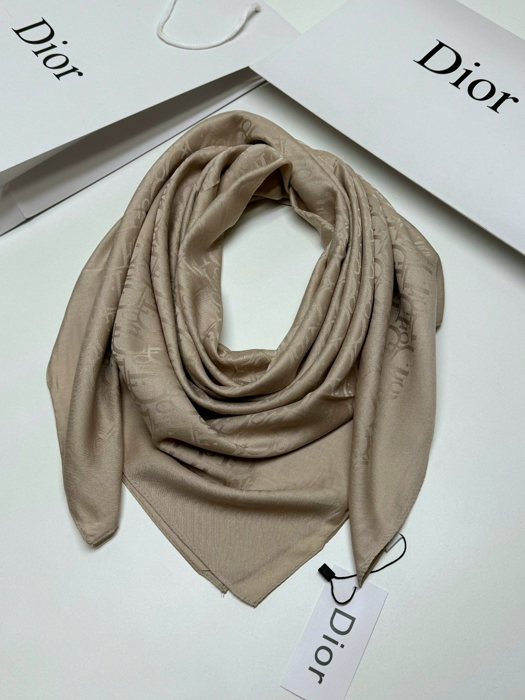 платок шелковый однотонный,брендовый платок,женский платок,шарф платок,платки шёлковы на шею