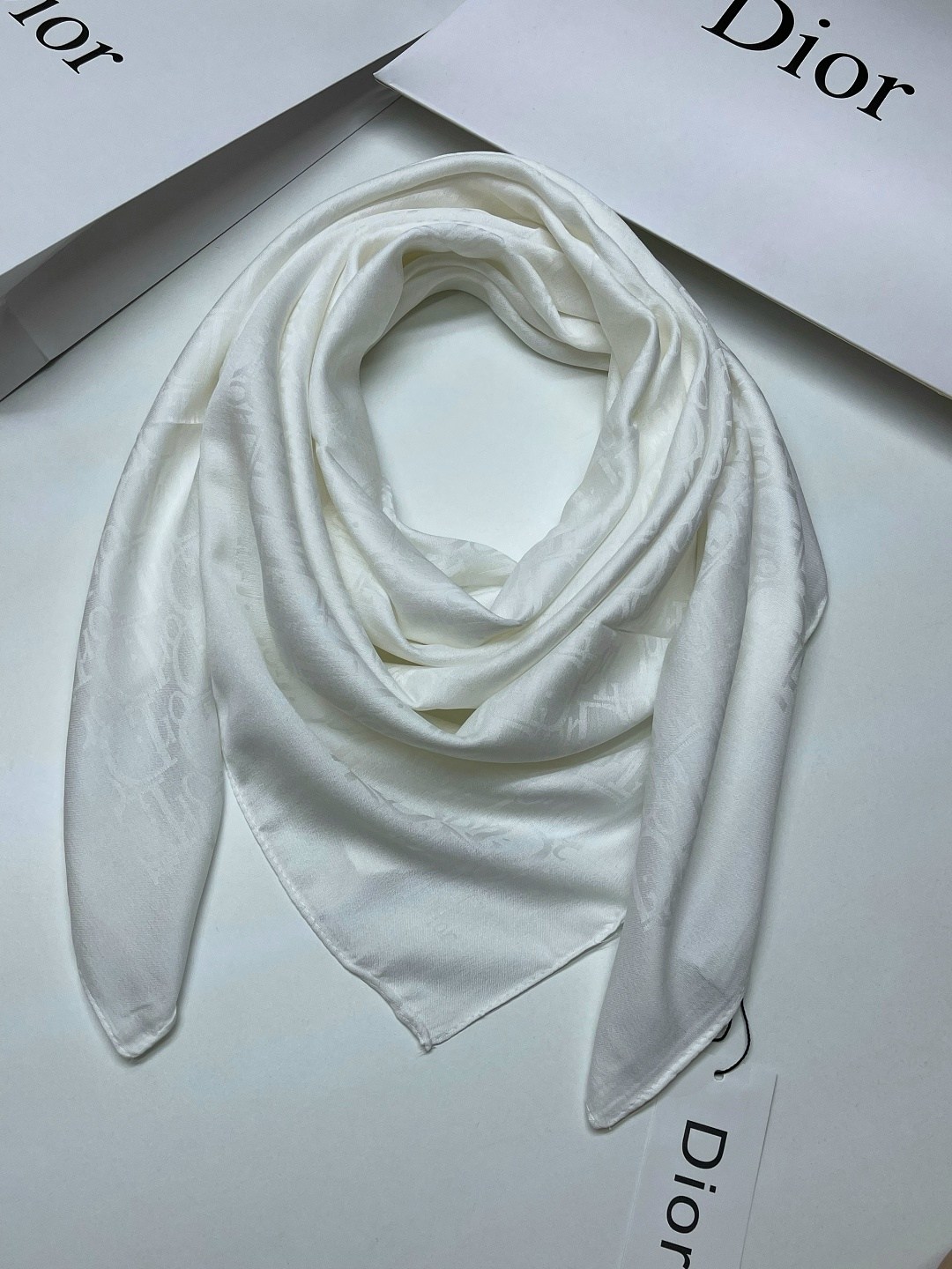 платок шелковый однотонный,брендовый платок,женский платок,шарф платок,платки шёлковы на шею