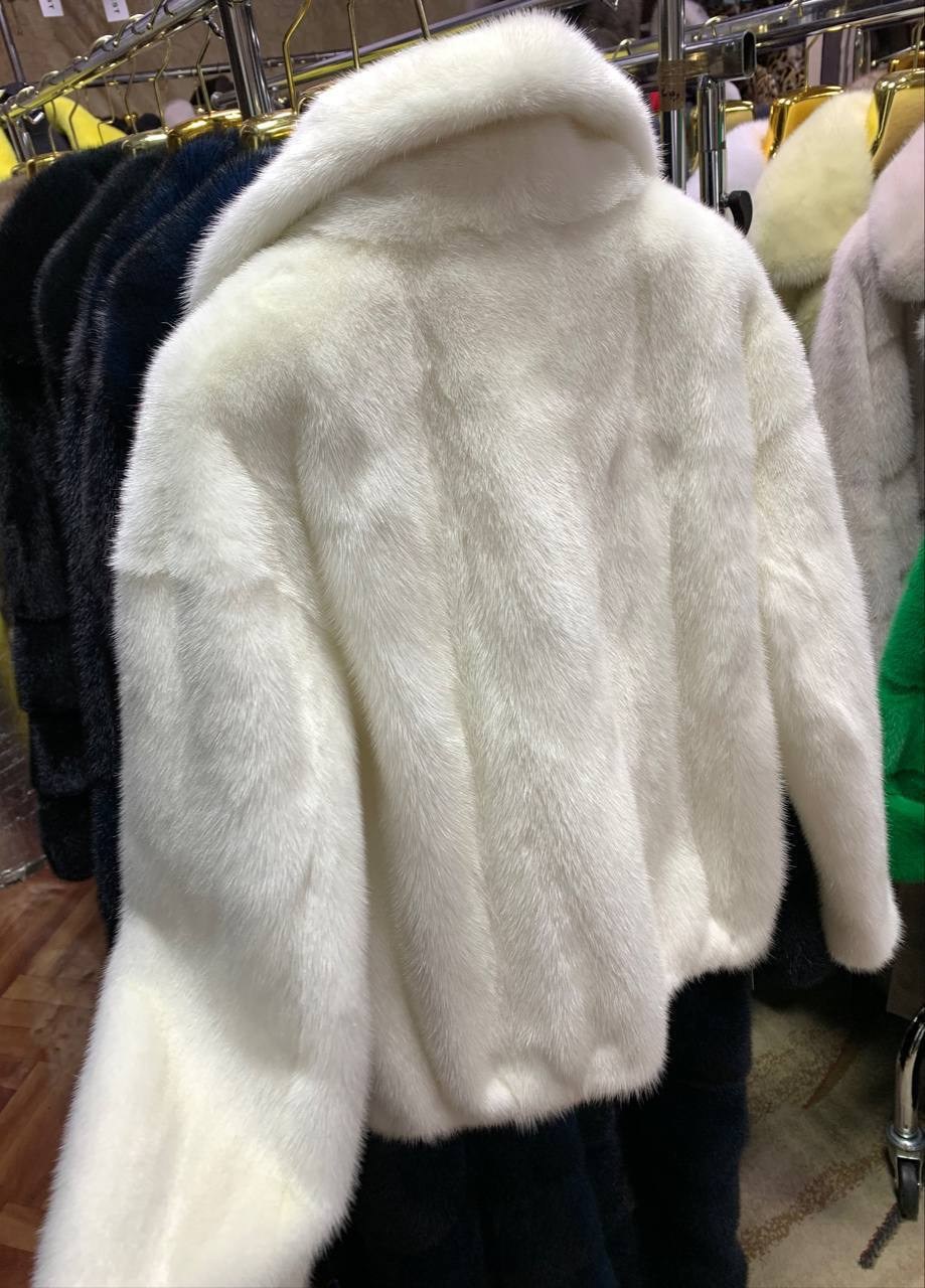 женская шуба,шубка,короткая шуба,шуба из искусственного меха норки,белая норковая шуба