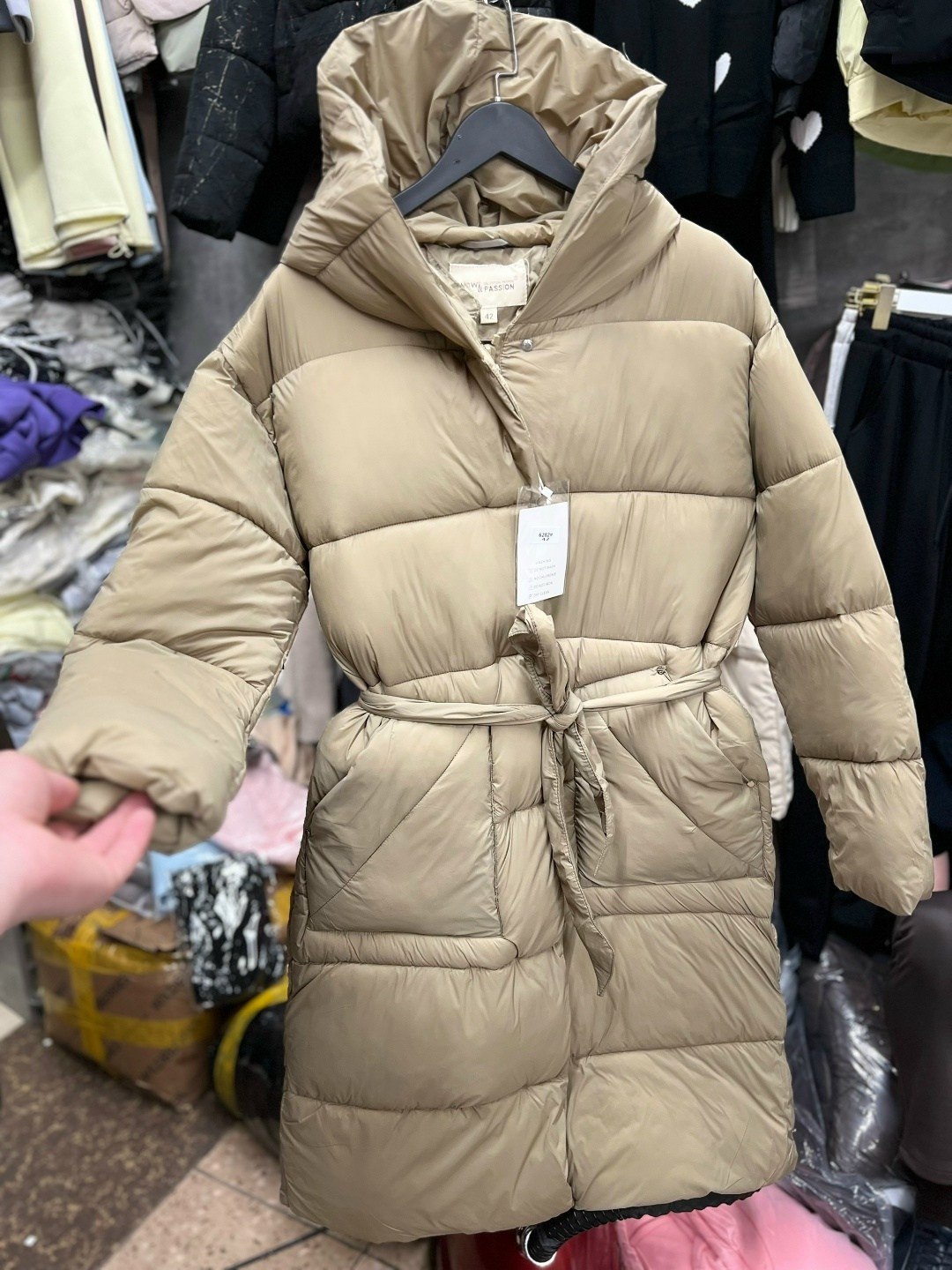 куртка зимняя женская,куртка женская бежевая,пуховик оверсайз с поясом,пуховик оверсайз,стильные пуховики