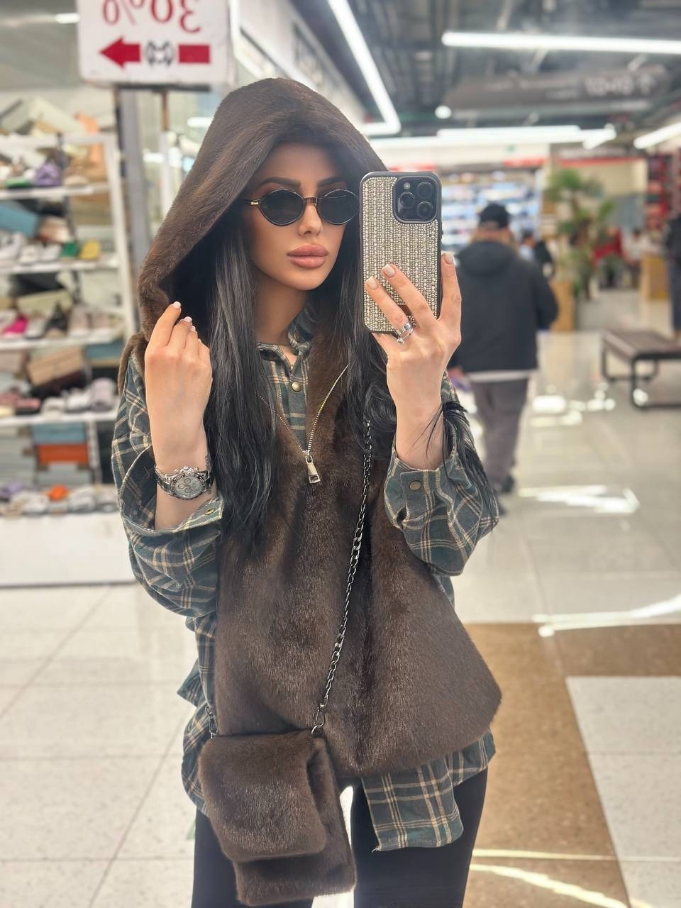 стильная одежда,куртка модная,девушка модная,модели брюнетки