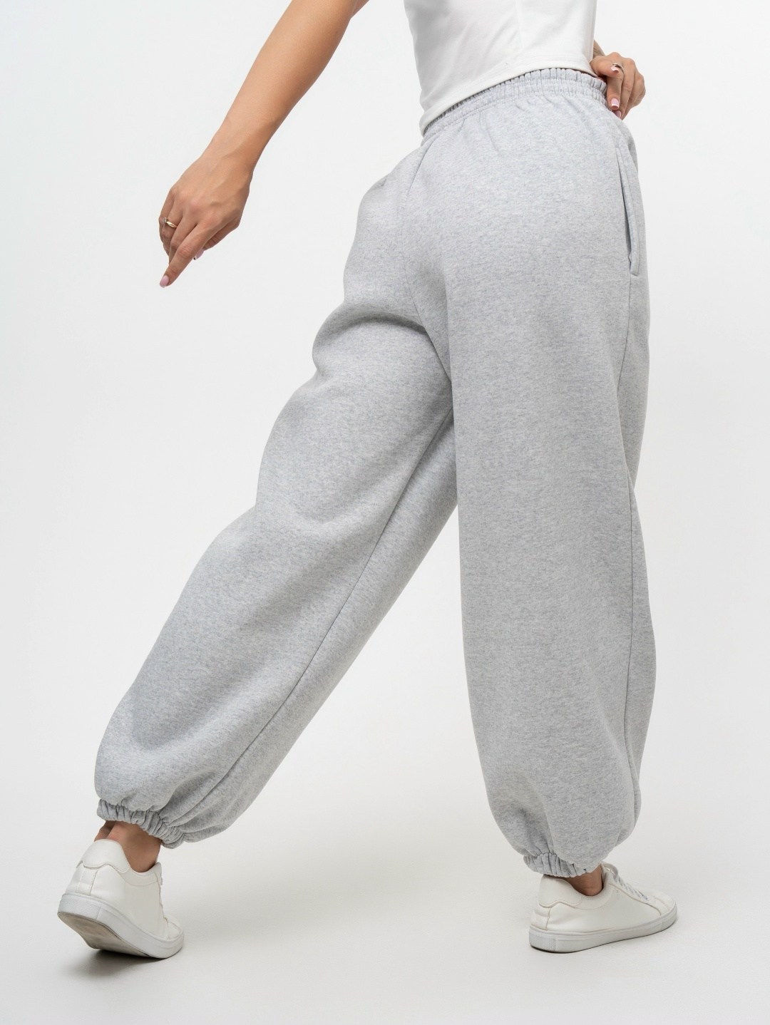 серые спортивные штаны,спортивные штаны джоггеры оверсайз,джоггеры оверсайз,спортивные брюки,спортивные штаны широкие
