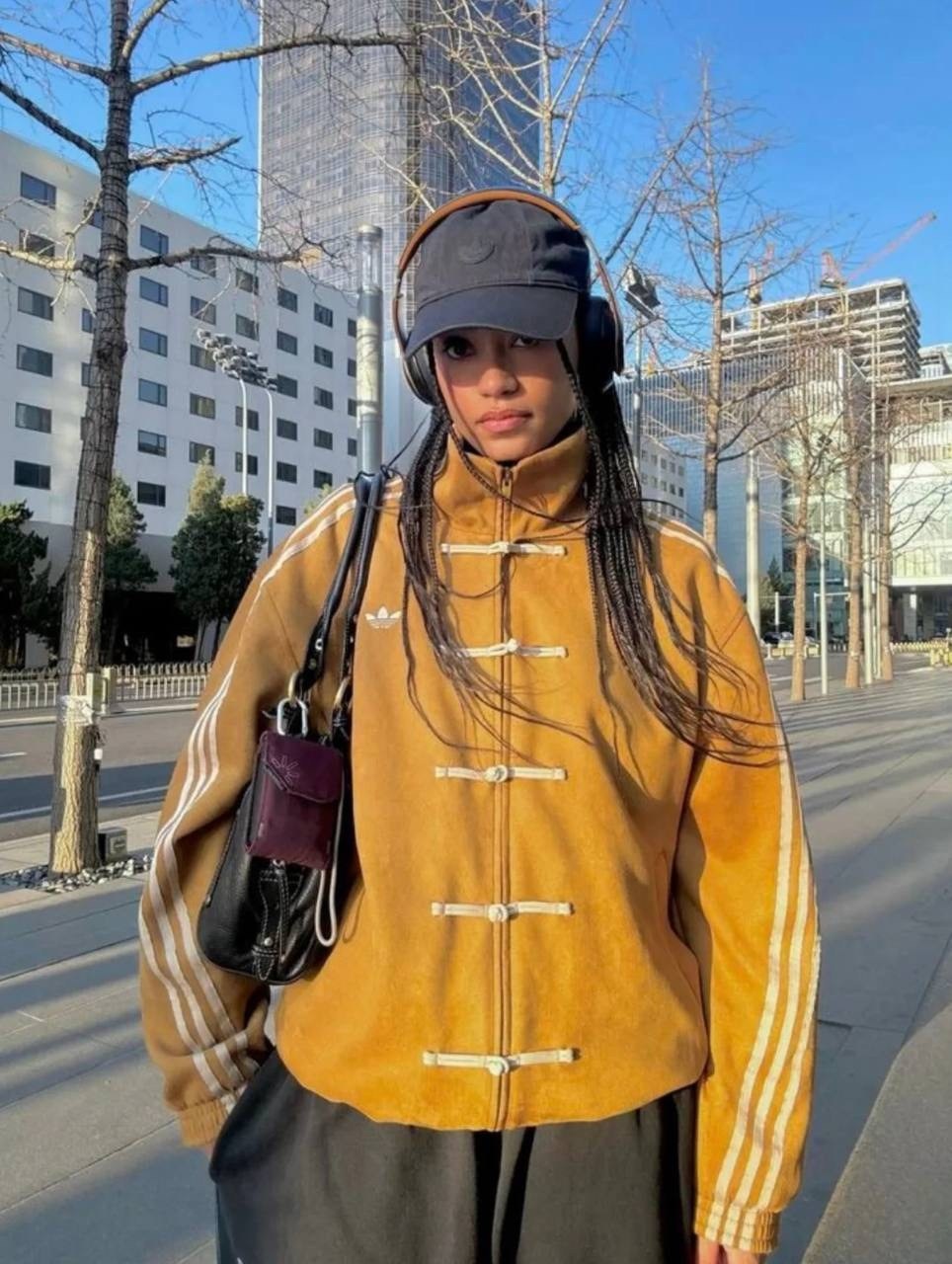 женская куртка бомбер,куртка бомбер adidas,куртка бомбер,спортивная куртка,куртка женская