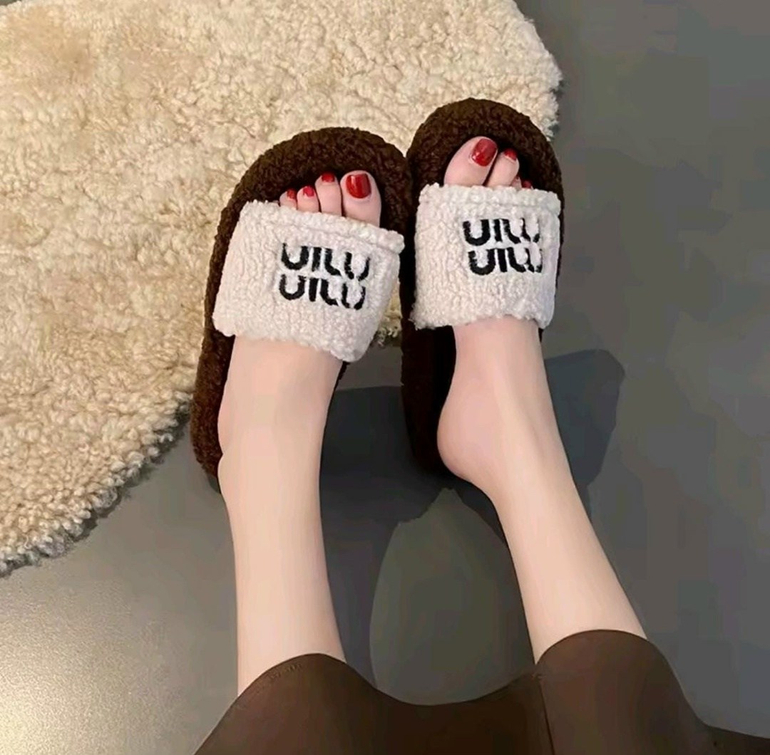 тапочки модные,шлепанцы женские,модные шлепанцы,сандалии модные,женские тапочки