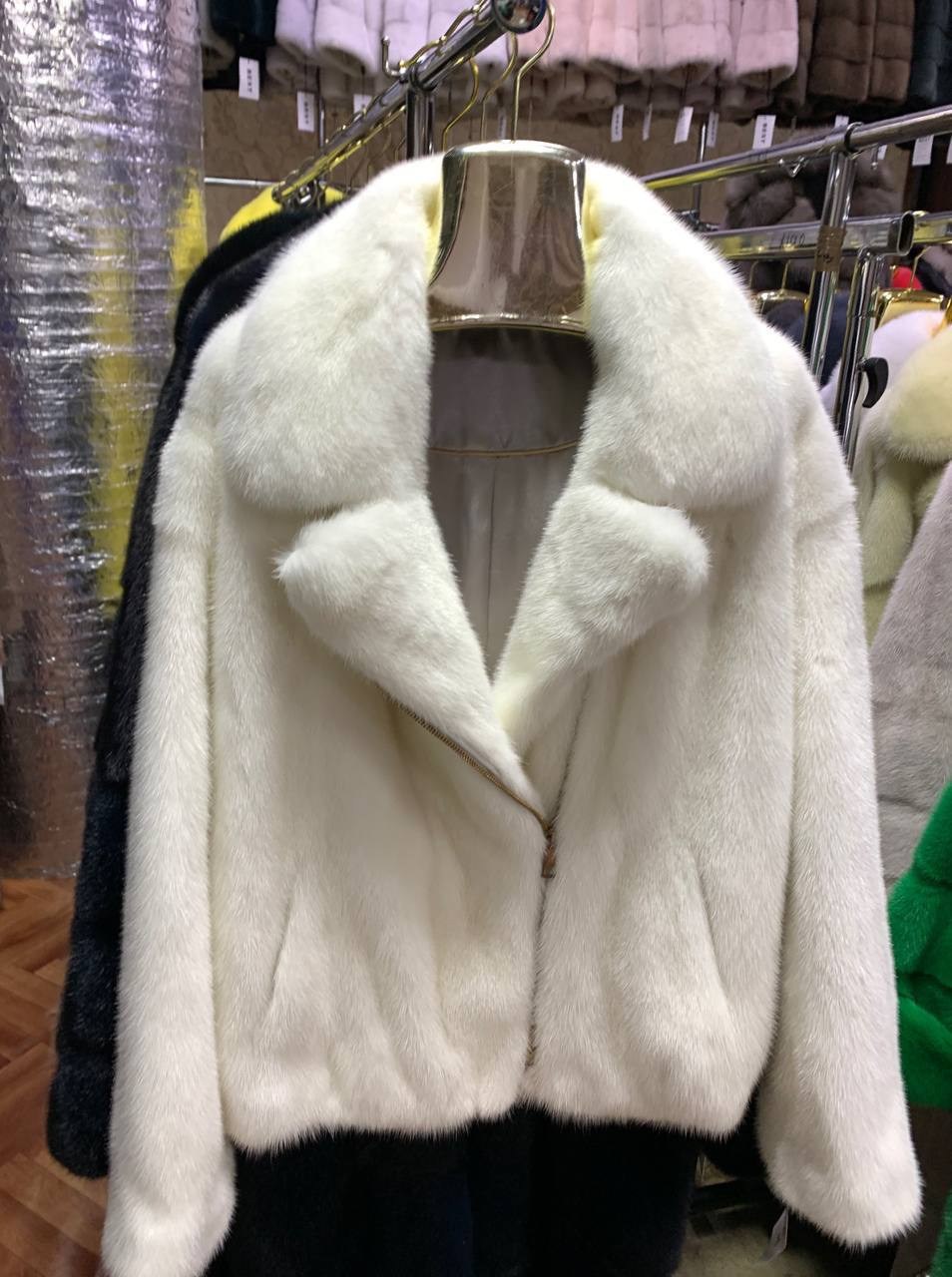 женская шуба,шубка,короткая шуба,шуба из искусственного меха норки,белая норковая шуба