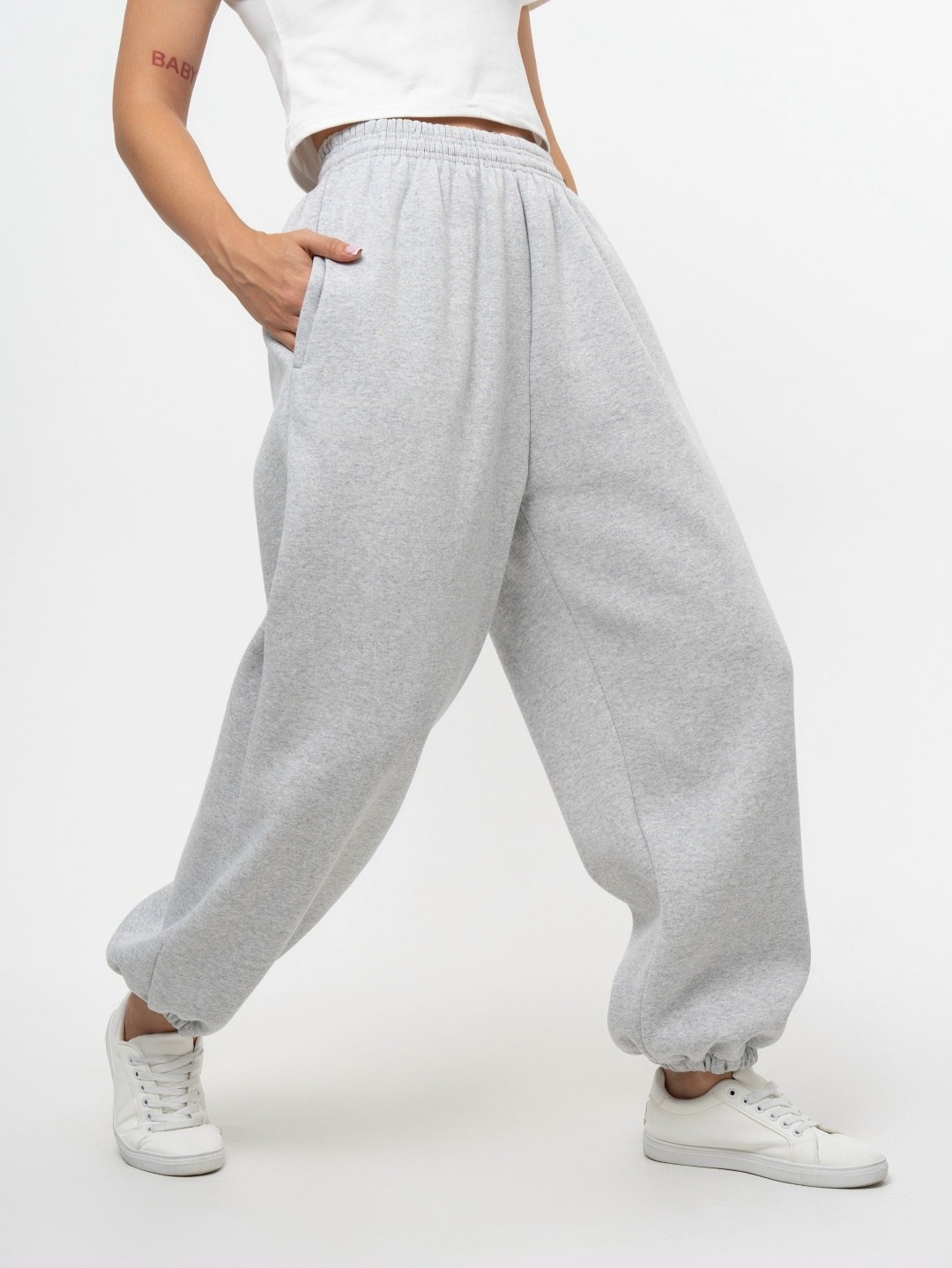 серые спортивные штаны,спортивные штаны джоггеры оверсайз,джоггеры оверсайз,спортивные брюки,спортивные штаны широкие