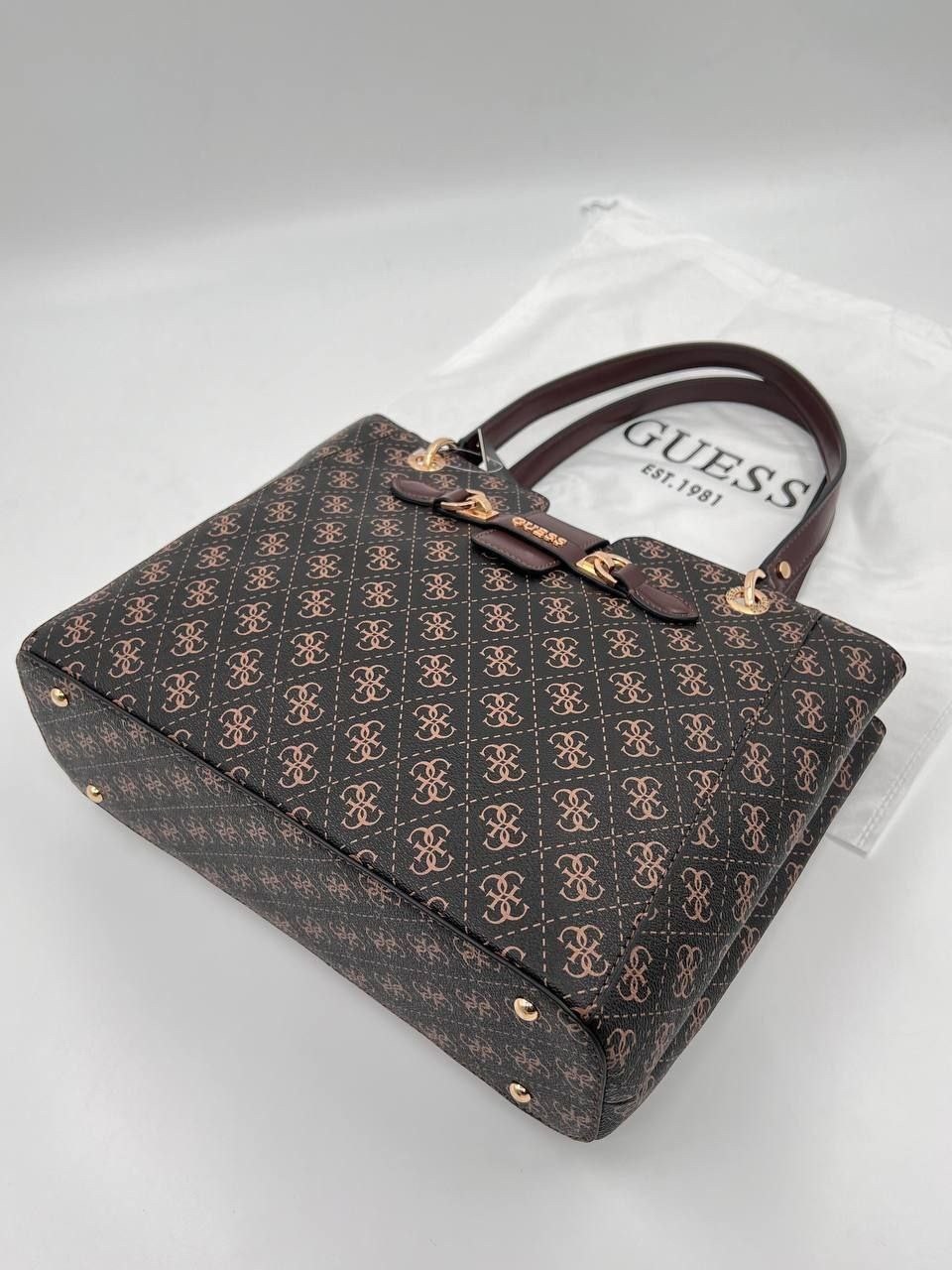 cумка guess,женская сумка guess,сумка тоут guess,сумка женская,guess сумка на плечо