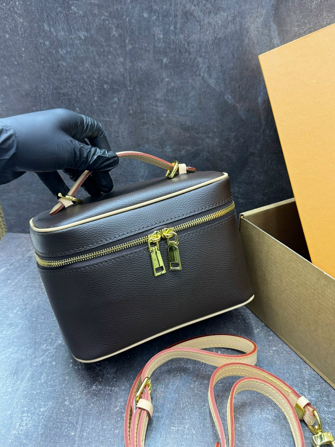 louis vuitton косметичка louis vuitton,косметичка louis vuitton из натуральной кожи,louis vuitton косметичка,сумка косметичка louis vuitton,женская сумка louis vuitton