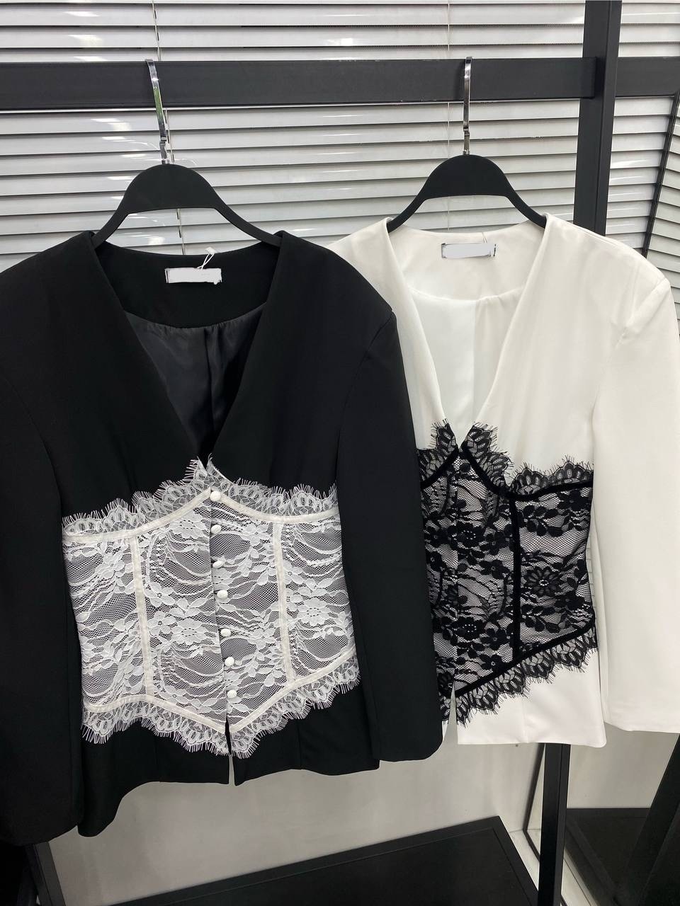 жакет с кружевом,пиджак кружевной,пиджак с кружевом,костюм с кружевом