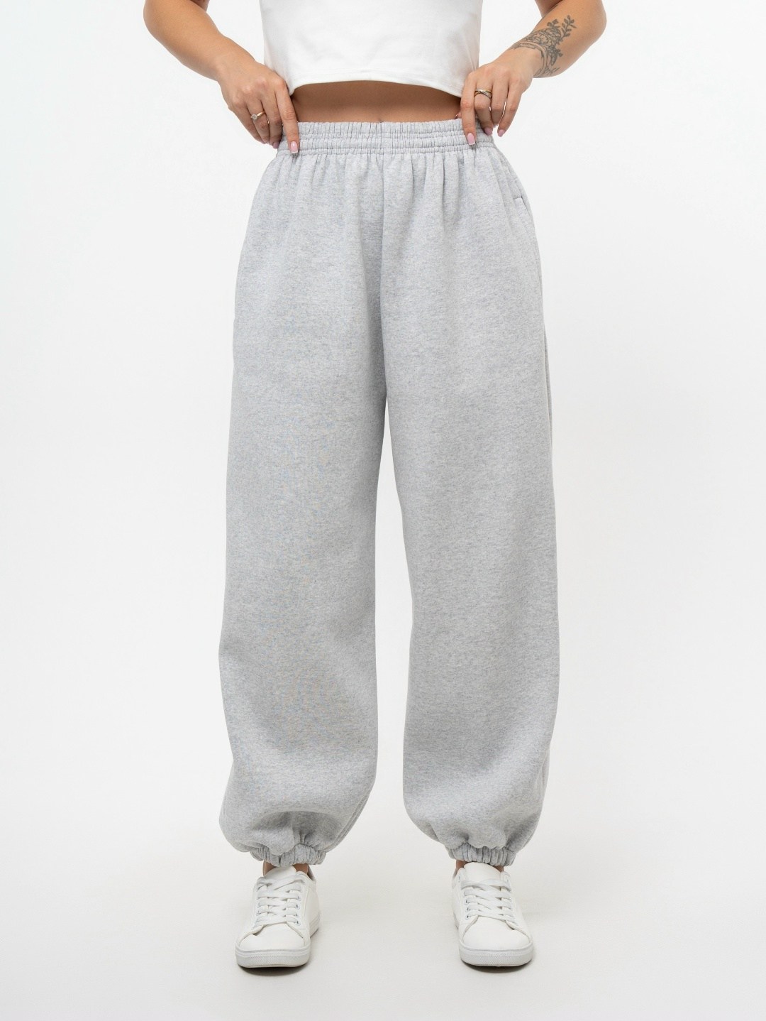 серые спортивные штаны,спортивные штаны джоггеры оверсайз,джоггеры оверсайз,спортивные брюки,спортивные штаны широкие