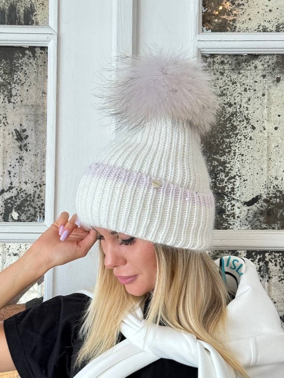 шапка с помпонами,шапка с помпоном из натурального меха,вязаная шапка,шапка с натуральным помпоном,шапка с натуральным помпоном женская